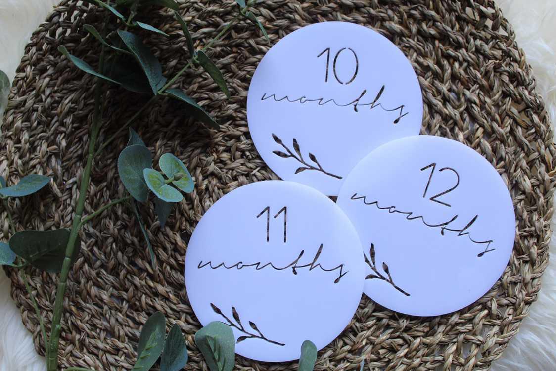 These Milestone discs are perfect for documenting bubba’s first year, or tracking pregnancy months.