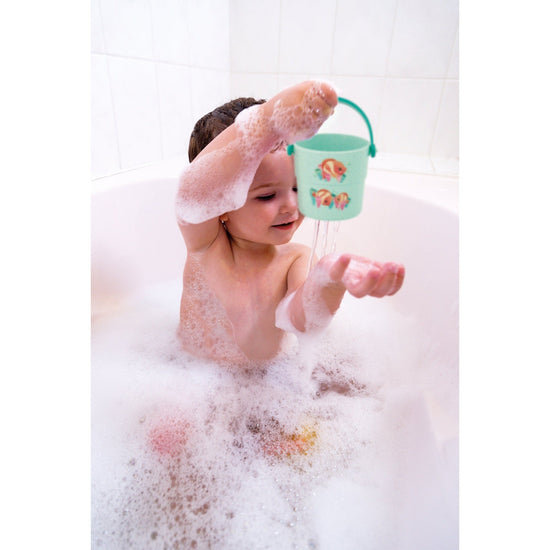 The Janod 5 Activity Bath Buckets Toy-My Baby Animals help to make bath time even more fun. Shop online. 