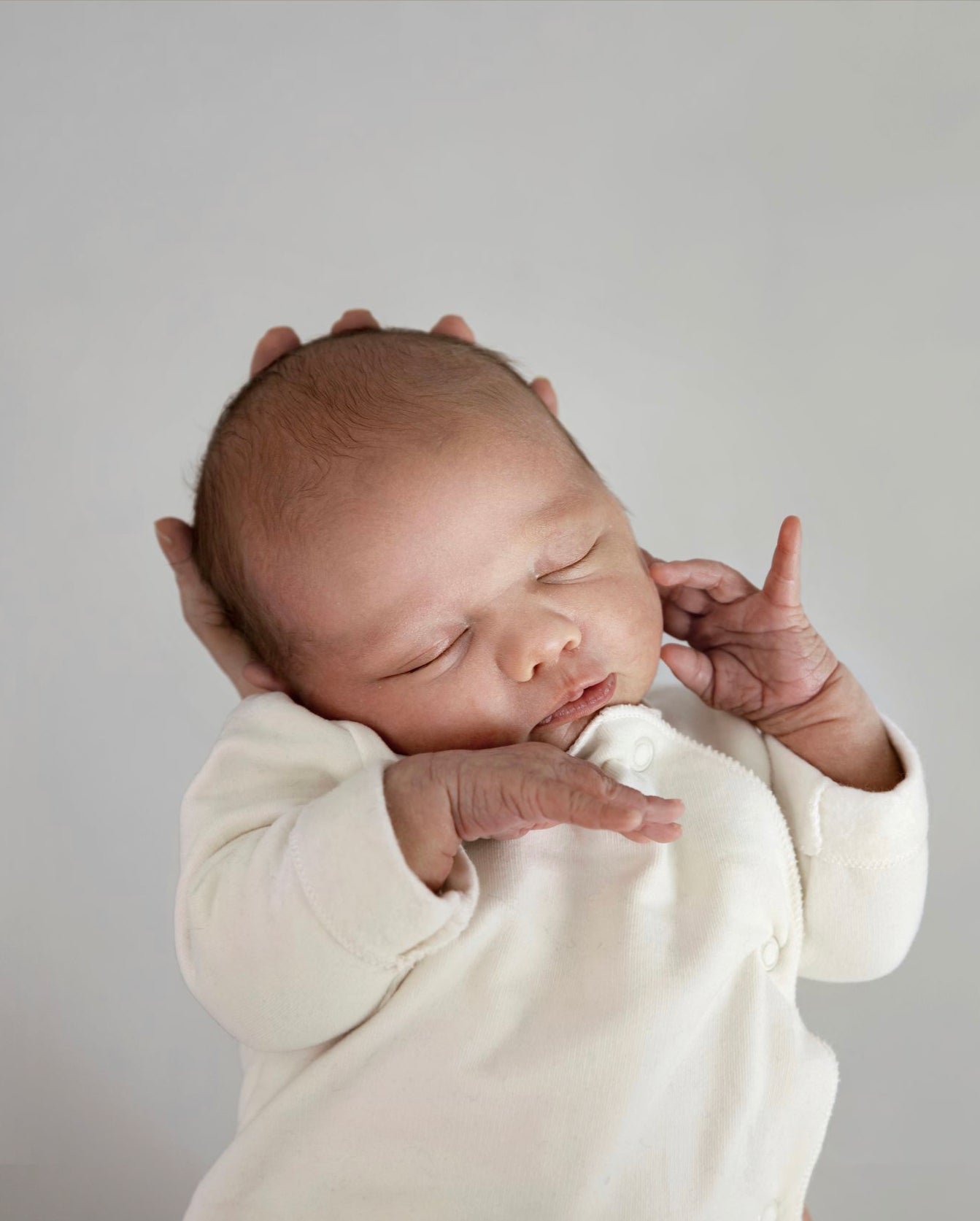 Load image into Gallery viewer, newborn outfit gifts, newborn outfit, organic clothing, the little minimalist, kids clothing shop nottingham, midlands baby shop, independent kids shop, beautiful new baby gifts
